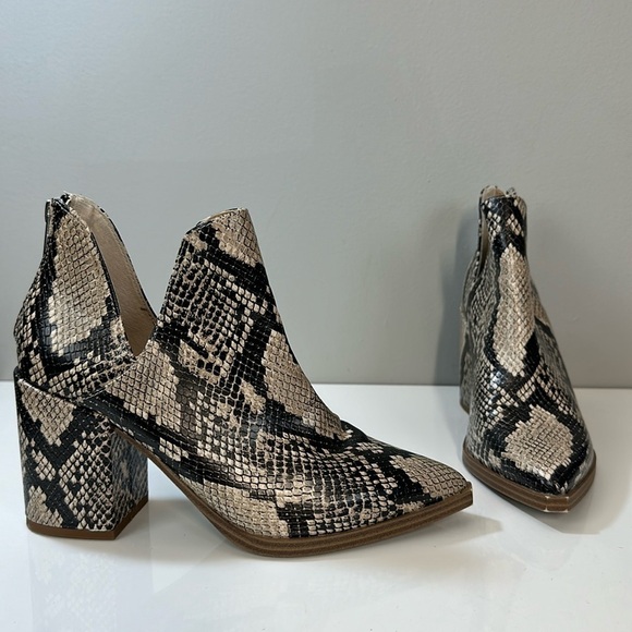 Steve Madden Cedar Snake Skin Print Ankle Booties Size 8 - Picture 1 of 15